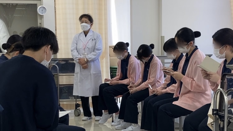 【看護学部】1年生の初めての臨地実習!|教育・研究|CANVAS