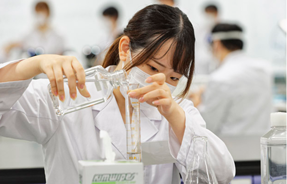 薬の専門家として社会に貢献する薬剤師を育成します。