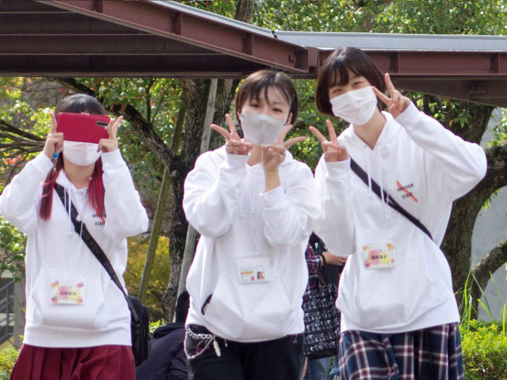 COLORSメンバーが学園祭に参加！[COLORS]