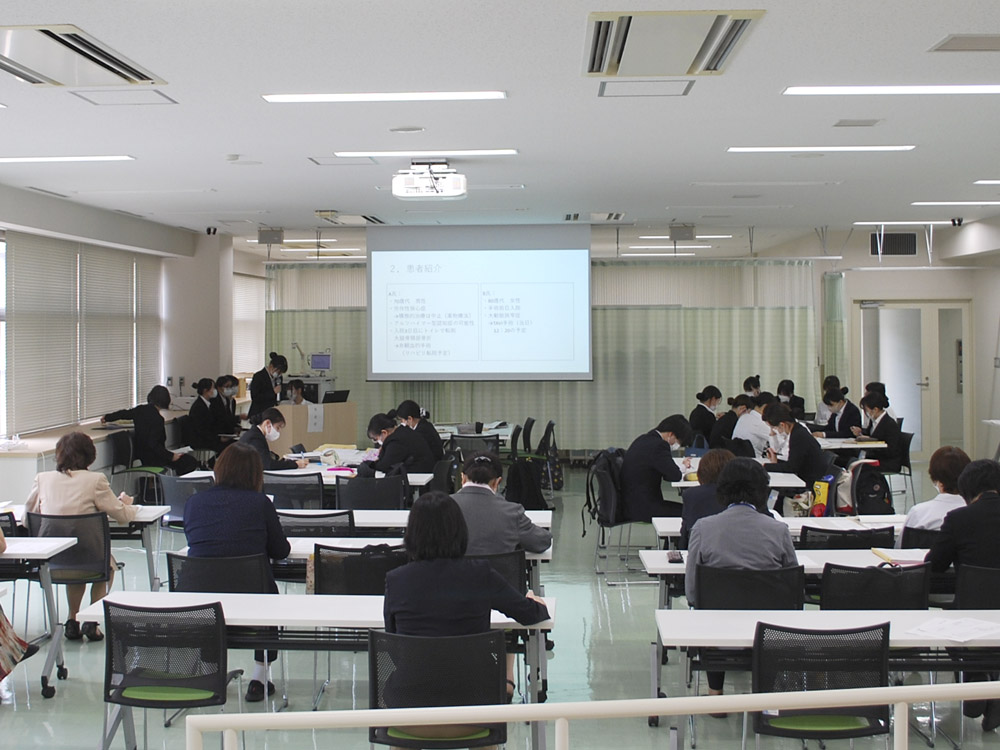 看護学部4年生「統合看護学実習の発表会」