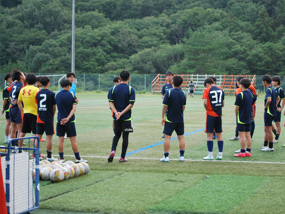 仲間とともに駆け抜ける青春 － 姫路獨協大学サッカー部の現場から