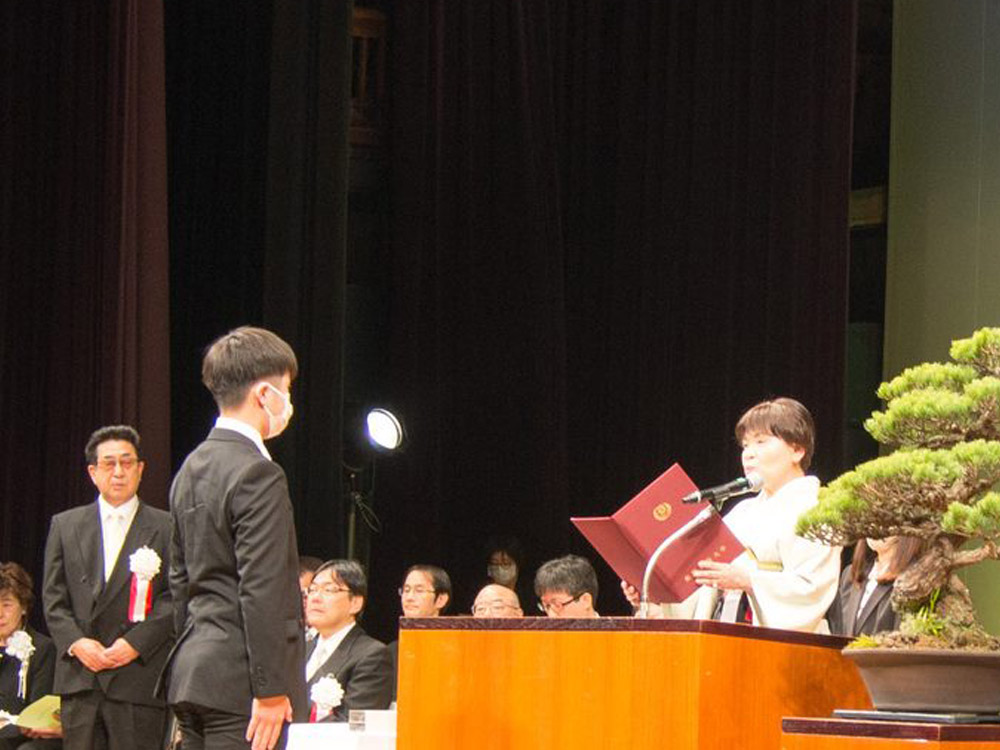 令和5年度 姫路獨協大学卒業式・大学院学位記授与式を挙行しました。