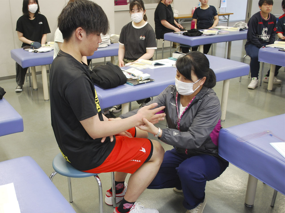 理学療法学科　身体計測学の授業に密着