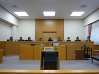 裁判員法廷で